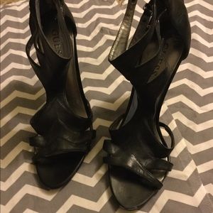 Black sexy Guess heels 👠